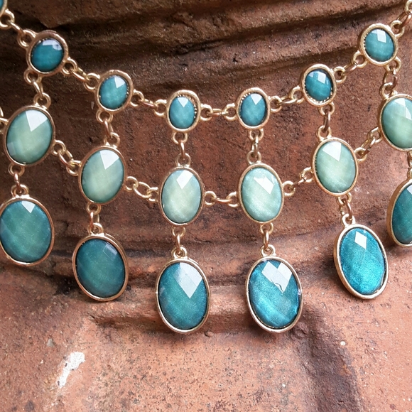 A turquoise gemmed necklace and earrings - Picture 3 of 5